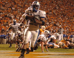 开云电竞-中国足球国家队体能训练方法引进国际先进理念，国足的体能